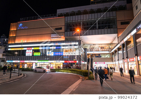 《神奈川県》鶴見駅東口・都市風景 99024372