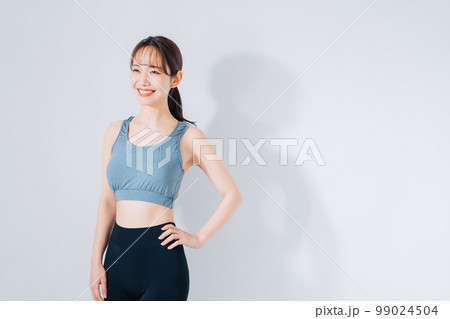 若い女性のフィットネスイメージ 99024504