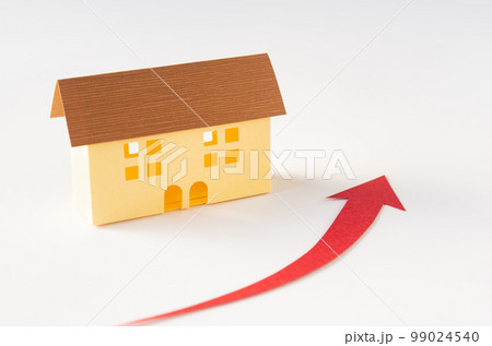 不動産と上昇矢印　高騰　住宅ローン金利　住宅取得　資材高騰　二世帯住宅　アパート 99024540