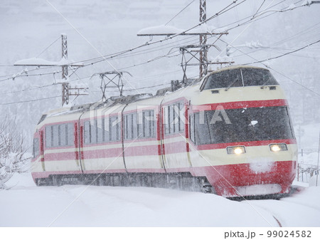 長野電鉄1000系特急ゆけむりの写真素材 [99024582] - PIXTA