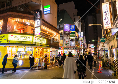 《東京都》池袋サンシャイン通り・賑わう夜の繁華街 99024898