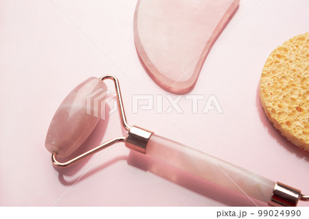 Close-up face and body skin care accessories Close-up face and body skin care accessories 99024990