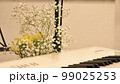 優しい音色を響かせそうなピアノ 99025253