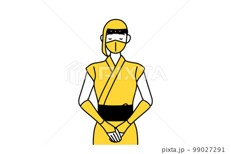 手を組んでお辞儀する忍者のコスプレをした女性 99027291