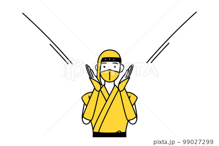 口に手を当てて呼び込みをする忍者のコスプレをした女性 99027299