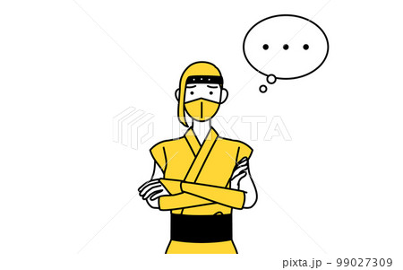 腕を組んで考える忍者のコスプレをした女性 99027309