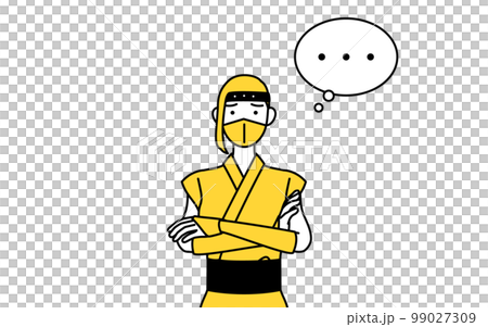 腕を組んで考える忍者のコスプレをした女性 99027309