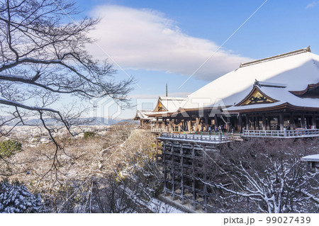 雪化粧を施した京都清水寺 本堂 雪化粧を施した京都清水寺 本堂 99027439