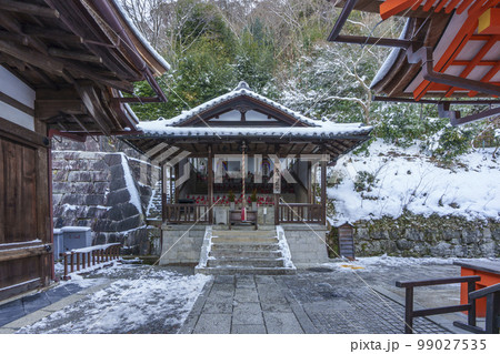 清水寺　百体地蔵堂　残雪の朝（京都市東山区） 99027535