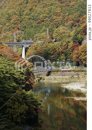日光 川治温泉の紅葉 栃木県 99027813