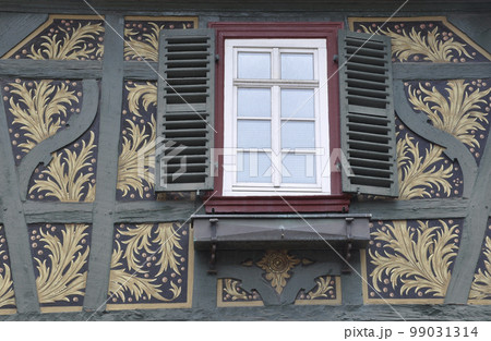 ドイツ、ハッテンハイムにあった木骨造の家の外壁。この周辺は中世に建てられた木組の家が集まっていた。 99031314