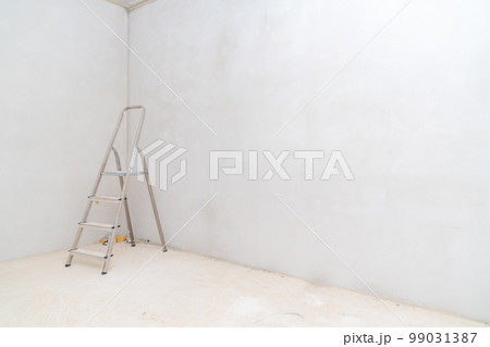 folding ladder on construction site 99031387