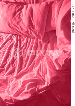 Comfortable crumpled bed, toned in pink 99031713