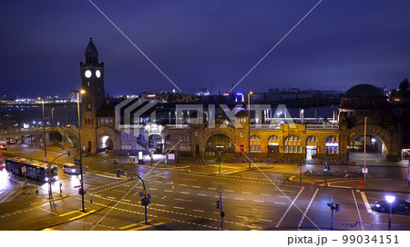 Famous St Pauli Landungsbruecken at the port of Hamburg - amazing evening view Famous St Pauli Landungsbruecken at the port of Hamburg - amazing evening view 99034151