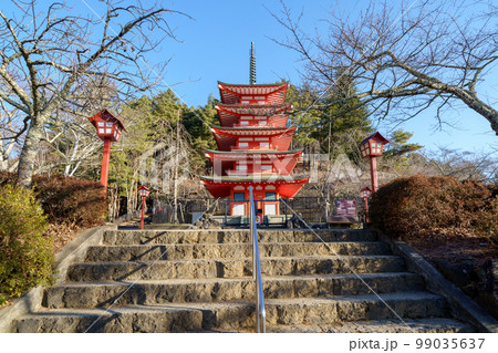 「山梨県」新倉山浅間公園、忠霊塔 「山梨県」新倉山浅間公園、忠霊塔 99035637