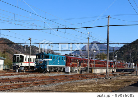 秩父本線三峰口駅 西武4000系と秩父鉄道デキ500形+12系「快速EL新春みつみね」 秩父本線三峰口駅 西武4000系と秩父鉄道デキ500形+12系「快速EL新春みつみね」 99036085