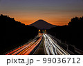国道と富士山 99036712