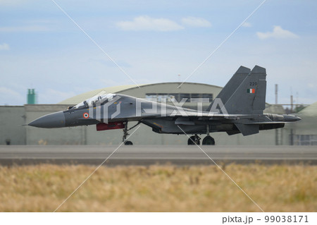 インド空軍スホーイSu-30MKI離陸 インド空軍スホーイSu-30MKI離陸 99038171