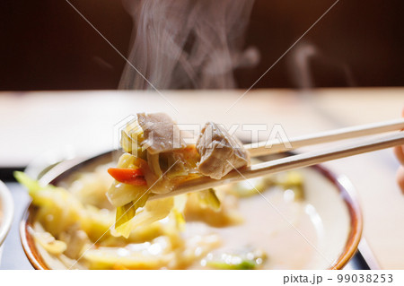 昭和的食堂のとん汁（青森県三戸町） 99038253