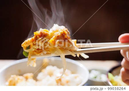 ニンニク入りのとん汁（青森県三戸町）アップ 99038264