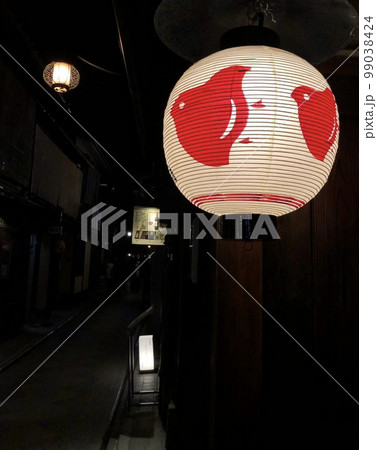 京都の先斗町の夜 99038424