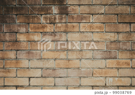 古いレンガ壁の背景素材　a-2-4 レトロフィルム調 99038769
