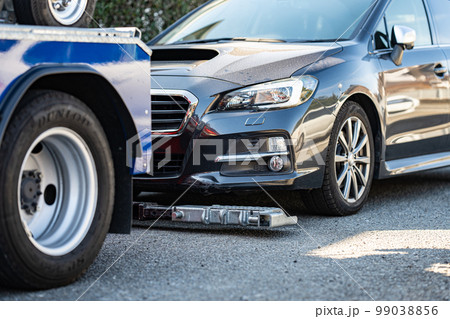 レッカーされる自家用車 レッカーされる自家用車 99038856