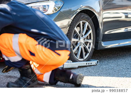 レッカーされる自家用車 レッカーされる自家用車 99038857
