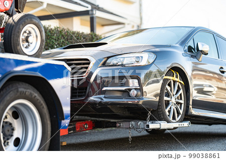 レッカーされる自家用車 レッカーされる自家用車 99038861