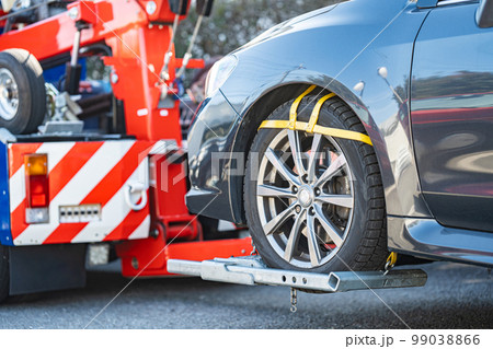 レッカーされる自家用車 レッカーされる自家用車 99038866