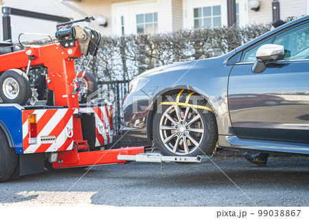 レッカーされる自家用車 レッカーされる自家用車 99038867