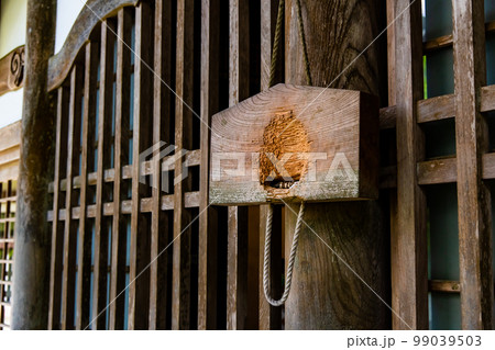 福井県 永平寺　～すり減った木版～ 99039503