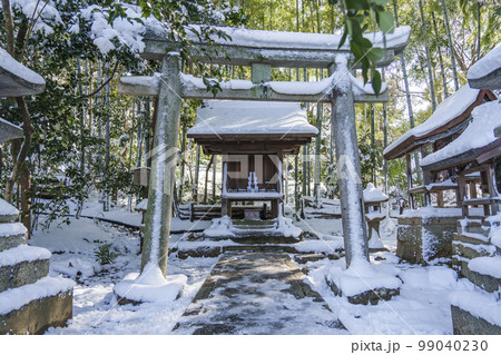 青蓮院門跡　相阿弥の庭　日吉社　積雪の朝 99040230