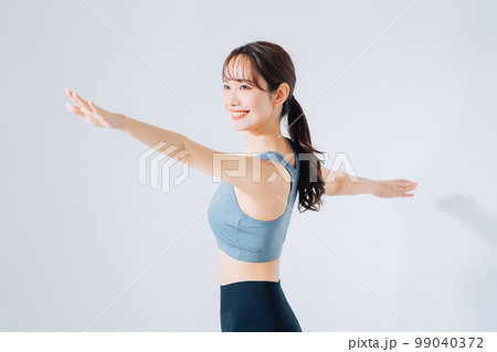 若い女性のフィットネスイメージ 若い女性のフィットネスイメージ 99040372