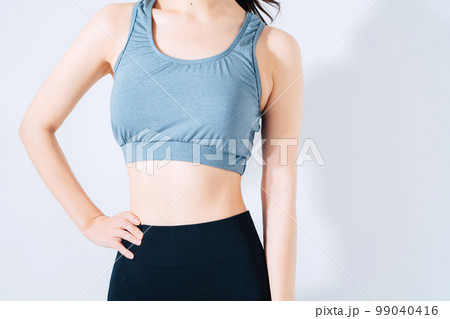 スポーツウェアの女性 99040416