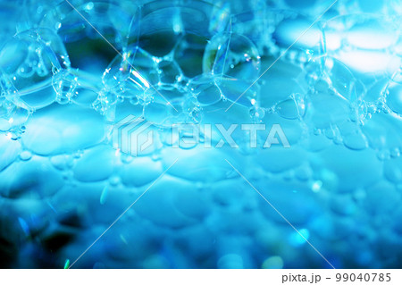 洗剤の泡、バブルのクローズアップ背景画像 99040785