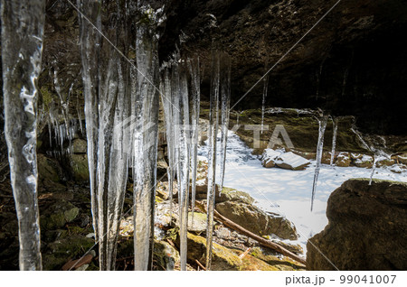 極寒の雪景色と氷と冬の風景 99041007
