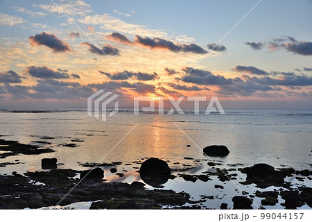 奄美大島 笠利町節田 穏やかな朝の景色 奄美大島 笠利町節田 穏やかな朝の景色 99044157