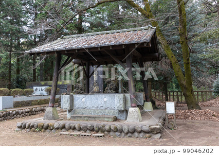 箕輪城　御前曲輪に残る古井戸 99046202