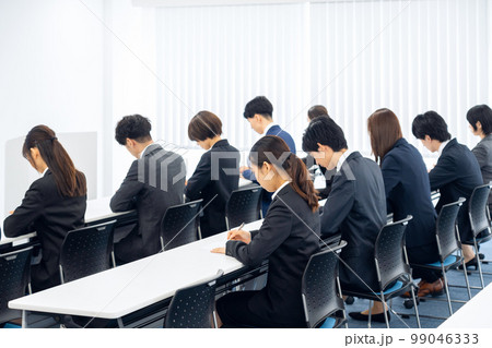 会議　セミナー　研修　講習　勉強会　ビジネス　ビジネスマン　オフィス 99046333