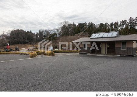 箕輪城入口の駐車場　群馬県高崎市 99046662