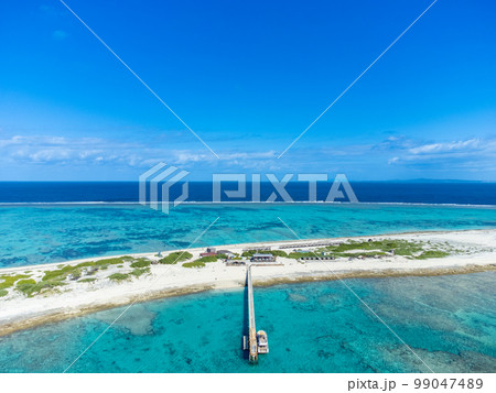 1月沖縄・離島 ナガンヌ島の全景 1月沖縄・離島 ナガンヌ島の全景 99047489