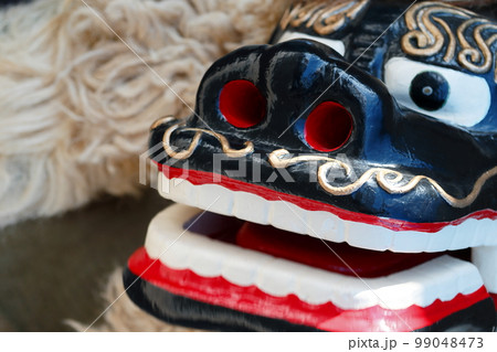 琉球獅子舞の獅子頭 99048473