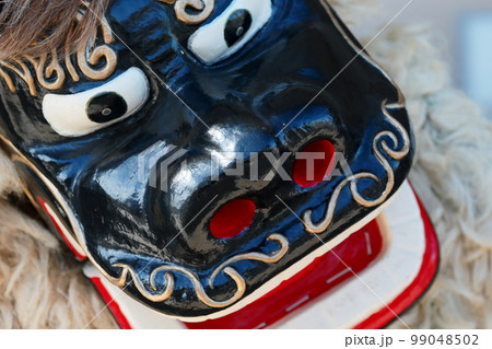 琉球獅子舞の獅子頭 99048502