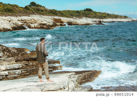 professional photographer shooting seascape professional photographer shooting seascape 99051014