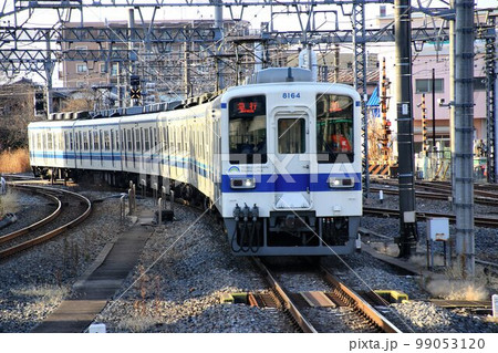 車齢50年… ベテラン通勤車『8000系』快走する東武アーバンパークライン 99053120
