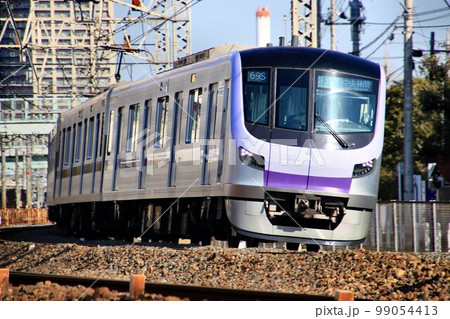 地上線を走る地下鉄・半蔵門線18000系 99054413