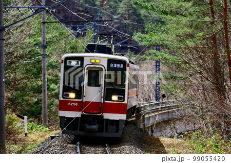 遅い春を迎えた秘境駅『男鹿高原』にて…南会津路を快走する6050系 電車 99055420