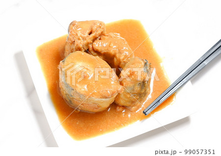 新鮮なサバを味噌で煮込んだサバの味噌煮 新鮮なサバを味噌で煮込んだサバの味噌煮 99057351