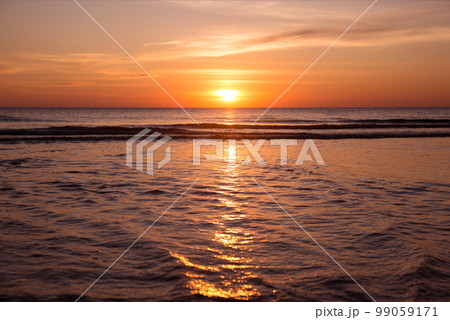 Calm sea with sunset sky with cloud. 99059171